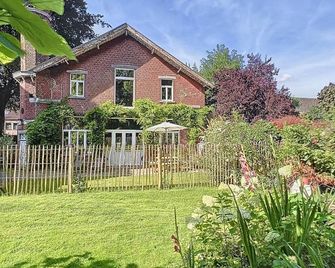 Château La Fontaine - Stylish Manor - Green Environment - Mons - Building