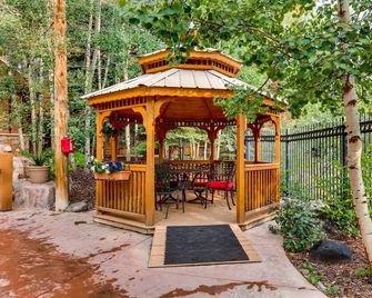 2 Bedroom Colorado Vacation Rental situated in River Run Village Steps from the Summit Express Gondola - Keystone - Innenhof