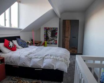 Stylish art house near leeds city centre - Leeds - Bedroom