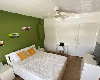 Spacious house in Clearwater, Florida - Clearwater - Bedroom