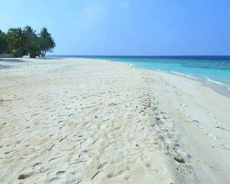 Nihaali Maldives - Kamadhoo - Playa