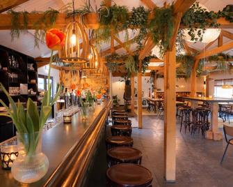 Wellness Lodge With Sauna on a Holiday Park - Zeewolde - Bar