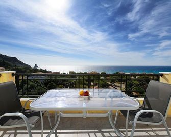 Ammos Bay - Agios Gordios - Balkon