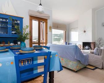 Casa relax tra cielo e mare - Bosa - Dining room