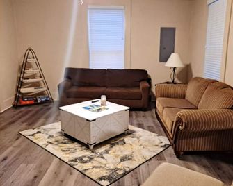 House sleeps 6. Just 5 minutes Patoka Lake boat ramp. Anglers Welcome! - French Lick - Obývací pokoj
