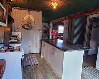 Western Theme Mural,Private,Unique,Rustic,Sea Views,Sunsets,Bush,Pet friendly. - Coromandel - Cuisine