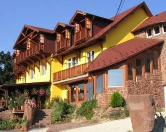 Prima Porta Vendeghaz - Balatonalmádi - Clădire