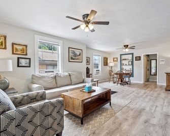 3BR Home w Oven 15mins to OKC Safari Lights #14A - Oklahoma City - Sala de estar