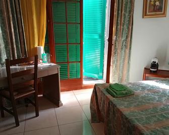 Apartment with relaxation garden 100mt from Lake Geneva - Montreux - Schlafzimmer