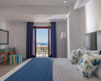 Mar N Mar Crown Hotel-Suites - Kamari - Bedroom