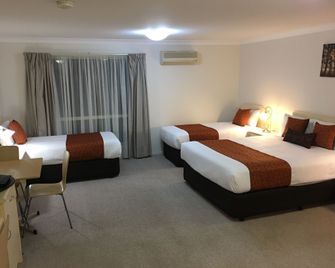 Tuckerbox Motor Inn - Gundagai - Bedroom