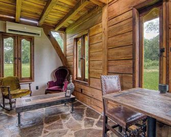Experience a Regenerative Farm in a New Tiny Home - Nixa - Sala de estar