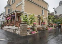 Spacious NEW townhouse 5 beds 3 baths 20’To Boston - Quincy - Outdoor view