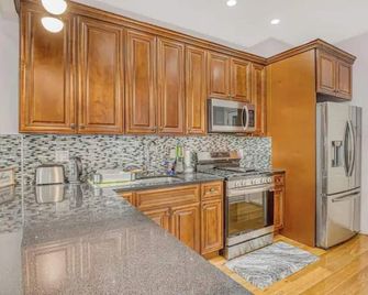 Brand New 2 Bed, 2 Full Bath Apt in Queens, NY - 퀸스 - 주방