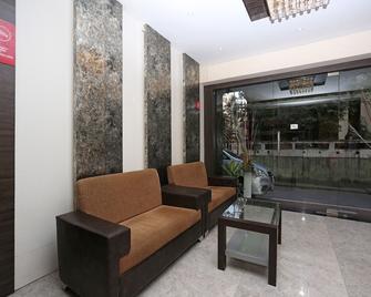 Niharika Guest House By OYO Rooms - Guwahati - Lobby
