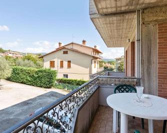 Cozy Apartment With Swimming Pool and gym on Lake Trasimeno - Tuoro sul trasimeno - Balcone