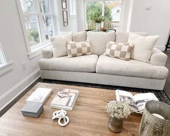 The Carriage House | Walkable To West 25th - كليفيلاند (أوهايو) - غرفة معيشة