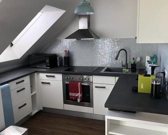 New DG apartment with balcony, 5 'from the lake, 1 bedroom + sofa bed, 45sqm - Langenargen - Küche