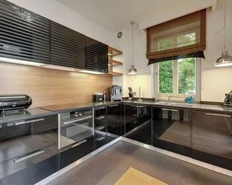 Willa Morska Deluxe by Grand Apartments - Sopot - Kitchen