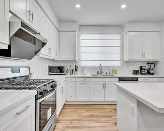 3br Charming Home｜ev Charger｜garage Access｜pet Friendly｜wifi #42210 - South El Monte - Cucina