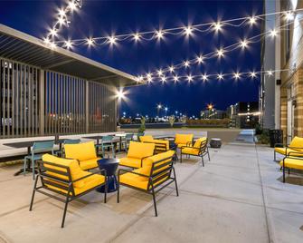 Home2 Suites by Hilton Cincinnati Midtown Oakley - Cincinnati - Patio