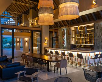 Radisson Safari Hotel Hoedspruit - הודספרוט - בר