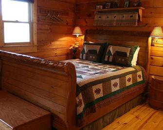 Rest, Relax and Renew. Our log cabin experience awaits your arrival. - Anna - Habitación