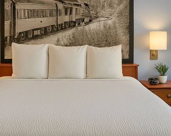 Creekside Inn & Suites - Willits