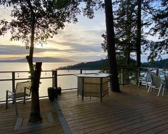 House on Chuckanut Bay with Stunning Views! - Bellingham - Balcony