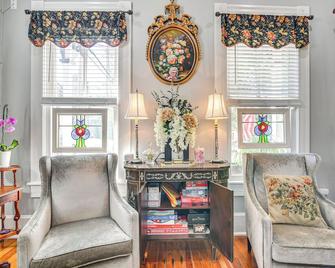 Walk to the Strand Hideaway Haven Retreat - Galveston - Sala de estar