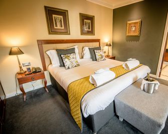 The Wild Pheasant Hotel & Spa - Llangollen - Bedroom