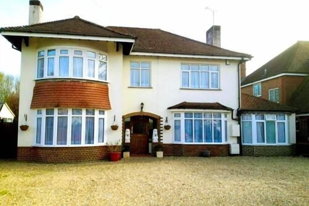 LA B and B Guest Accommodation - Chichester - Byggnad