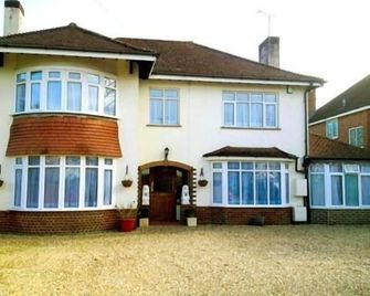 LA B and B Guest Accommodation - Chichester - Bâtiment