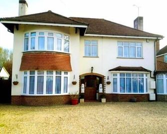 LA B and B Guest Accommodation - Chichester - Byggnad
