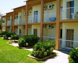 Aggelos Family Hotel - Moraitika - Building