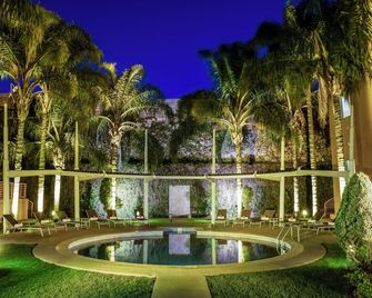 Fiesta Inn Express San Luis Potosí Oriente - San Luis Potosí - Piscina