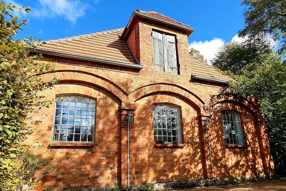 schmiede1860 - ווארן (מוריץ) - בניין