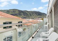 Sunny Beach Machico Apartment by HR Madeira - Machico - Balkon