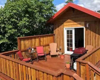 Homers Downtown Tiny House - Homer - Patio