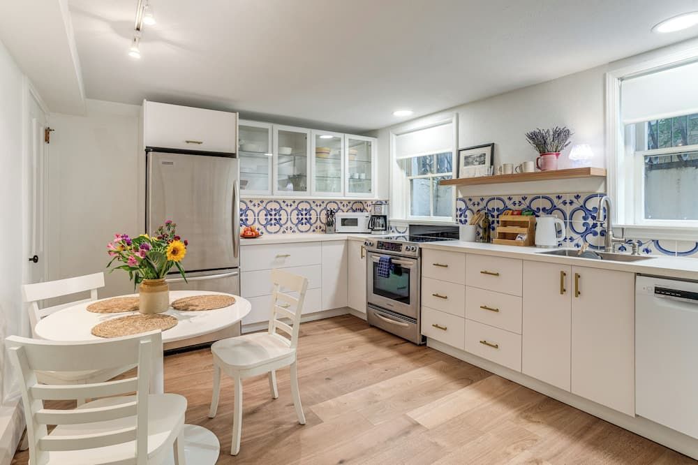 Walkable Apt w/ Off-Street Parking in Cheesman! - דנבר - מטבח