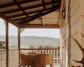 Stockmans Cottage - historic rural property - Glen Innes - Balcón
