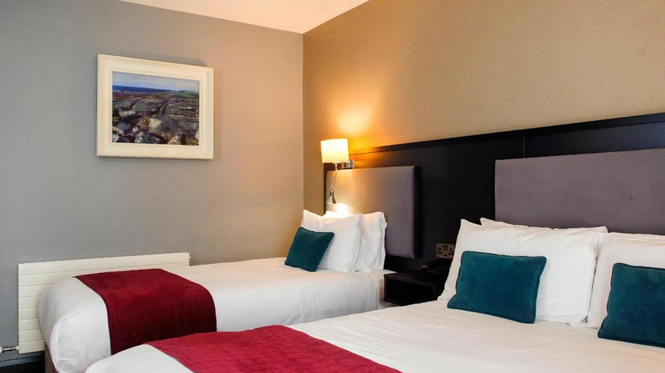 كليفس أوف موير هوتل