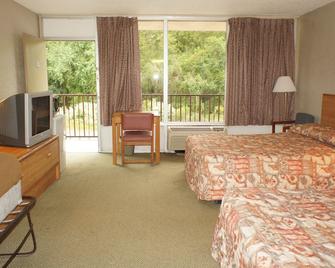 Executive Inn & Suites - Orange - Bedroom
