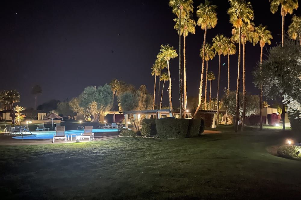 Fantastic remodeled 2 bedroom condo 1/2 mile from center of town - Palm Springs - Piscina