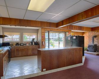 Powder Mountain Lodge - Fernie - Front desk