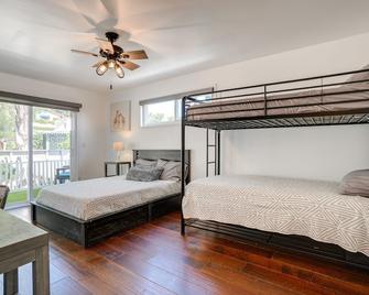 Chic Santa Paula Home with Mountain and City Views! - Santa Paula - Bedroom