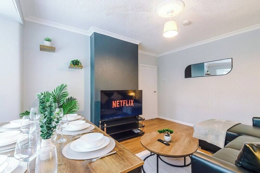 2br House by Eason Stays Short Lets Wythenshawe - Rostherne - חדר אוכל