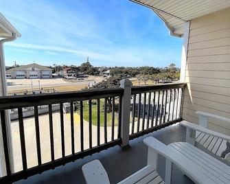 Pony Island Inn - Ocracoke - Balcony