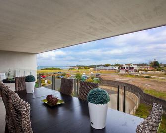 Beachfront Resort Torquay - Torquay - Balcony