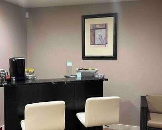 Atkins Investments Inc. Swanhaven - Richmond - Front desk